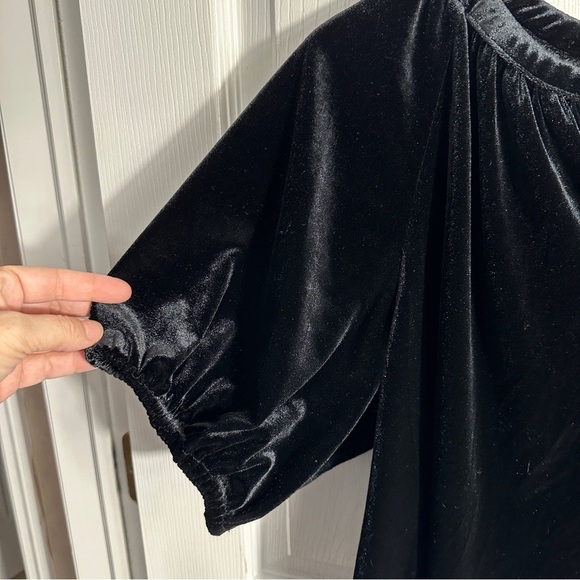 Gap size large black velour crop shirt, v neck, short sleeves. party, date night - Picture 6 of 6